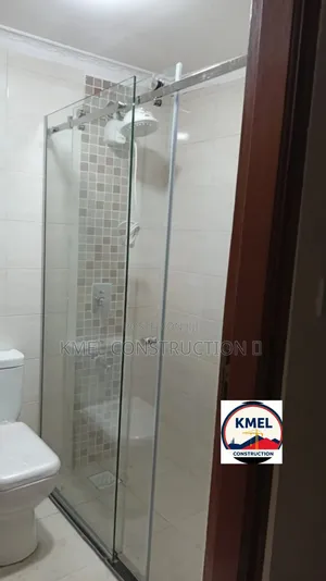 Modern Hotel Bathroom Enclosure