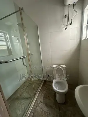 1bdrm Shared Apartment in Lekki for rent