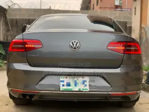 Volkswagen Passat 1.8T S 4dr Sedan (1.8L 4cyl) 2016 Brown