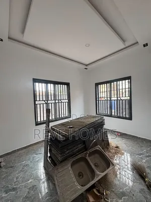 Mini Flat in Adekunle for rent