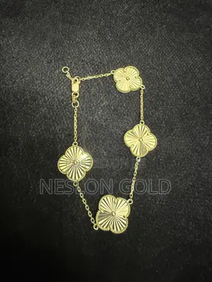 Solid 18karat Gold Vanclef Design Bracelet