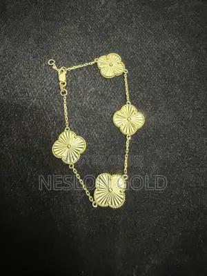 Solid 18karat Gold Vanclef Design Bracelet