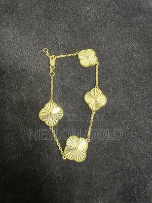 Solid 18karat Gold Vanclef Design Bracelet