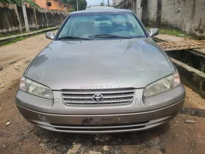 Toyota Camry 2000 Gray
