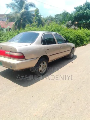 Toyota Corolla Sedan 2001 Gold