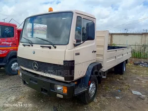Mercedes-Benz 2012 White