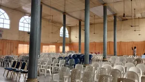 For Sale : Sizeable Hall on 6 Plots at Rumuomasi, Ph