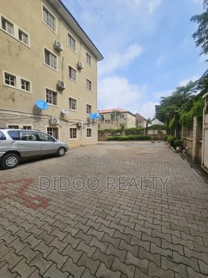 3bdrm Block of Flats in Utako for rent
