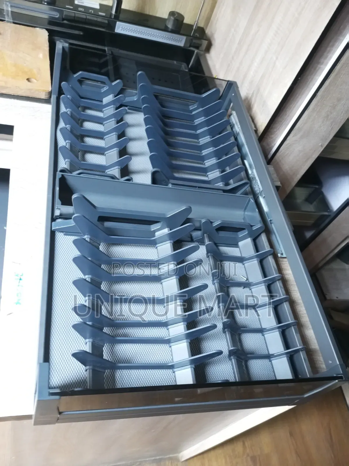 72cm Modern Pull-Out Plate and Dish Rack
