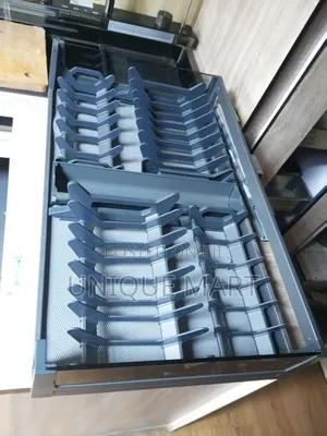 72cm Modern Pull-Out Plate and Dish Rack