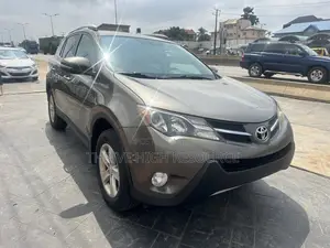 Toyota RAV4 XLE FWD (2.5L 4cyl 6A) 2013 Gray