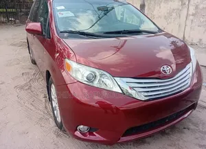 Toyota Sienna 2016 Red