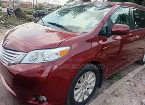 Toyota Sienna 2016 Red