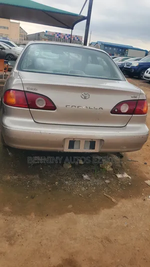 Toyota Corolla 2002 Gold