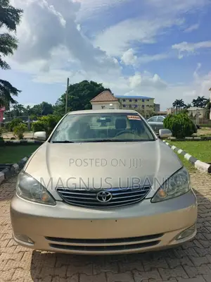 Toyota Camry LE 4dr Sedan (2.4L 4cyl 4A) 2004 Gold