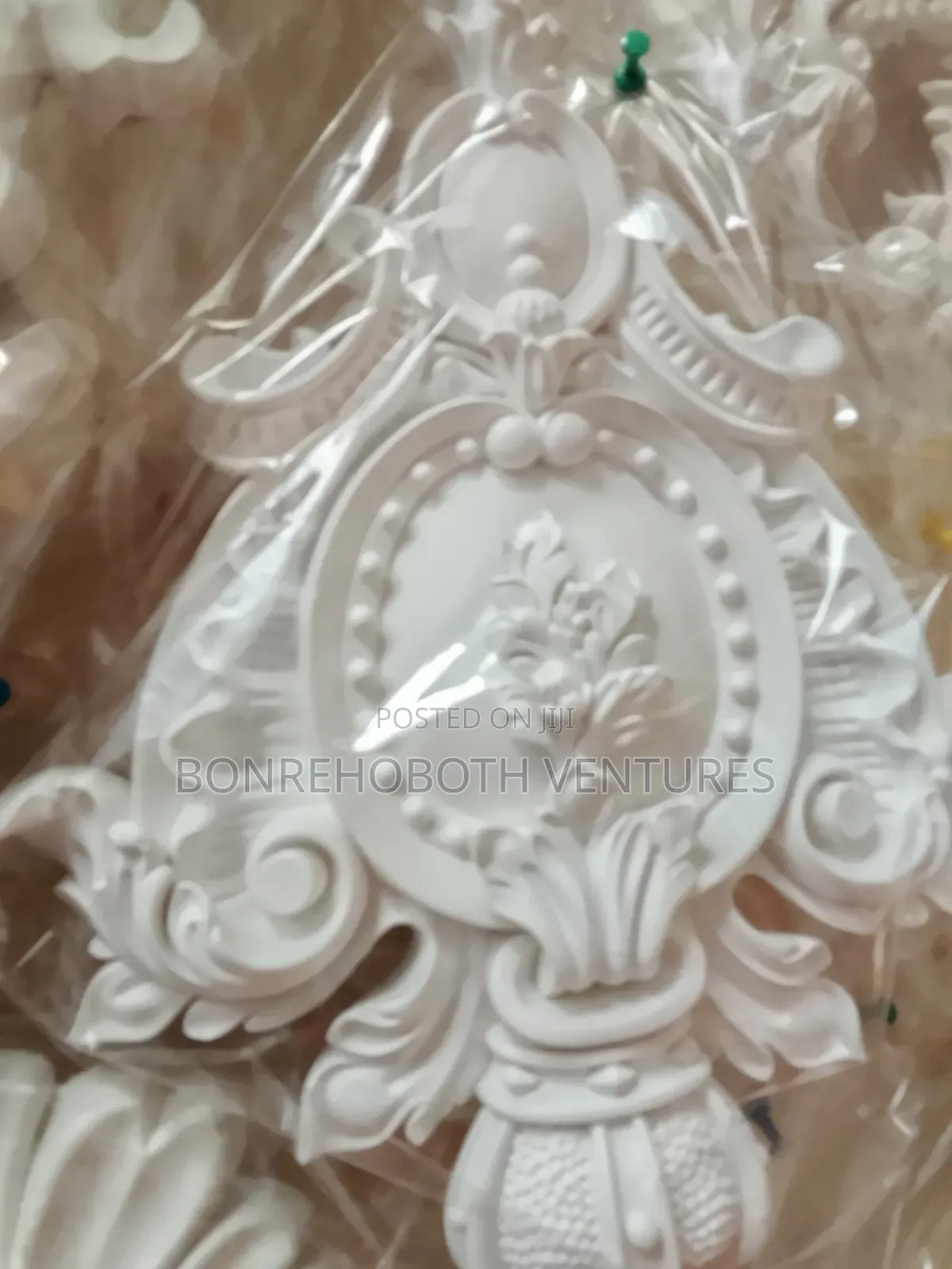 Pu Corner Ornament
