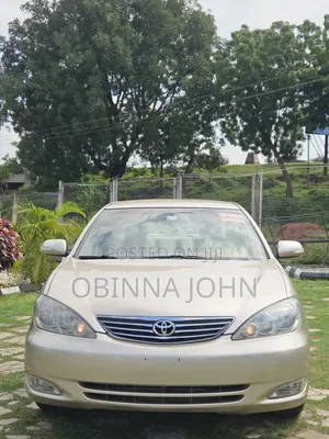 Toyota Camry 2005 Gold