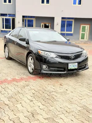 Toyota Camry SE 4dr Sedan (2.5L 4cyl 6A) 2014 Black