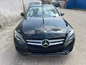 Mercedes-Benz C300 2016 Black