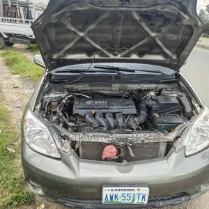 Toyota Matrix Hatchback FWD (1.8L 4cyl 5M) 2006 Gray