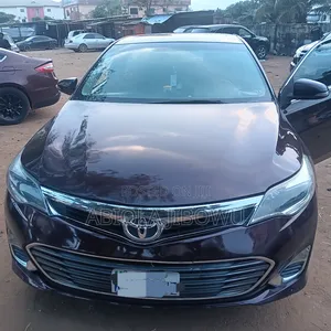 Toyota Avalon XLE Premium Sedan FWD (3.5L 6cyl 6A) 2013 Brown
