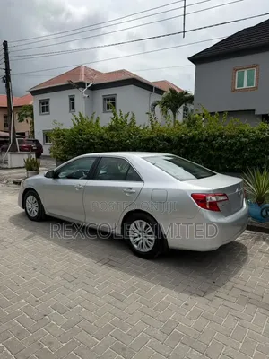 Toyota Camry LE 4dr Sedan (2.5L 4cyl 6A) 2012 Silver