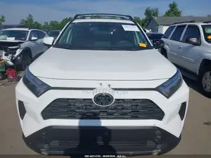 Toyota RAV4 XLE 2021 White