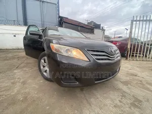 Toyota Camry LE 4dr Sedan (2.5L 4cyl 6AM) 2010 Gray