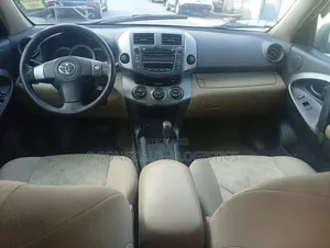 Toyota RAV4 2010 Gold