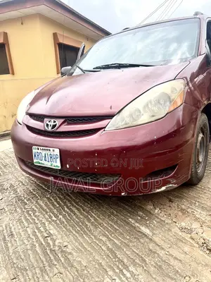 Toyota Sienna LE 2008