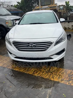 Hyundai Sonata Base Sedan FWD (2.4L 4cyl 6A) 2017 White