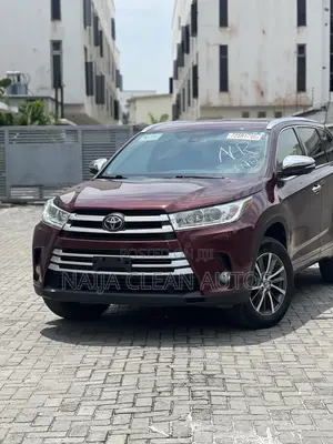 Toyota Highlander XLE 4x4 V6 (3.5L 6cyl 8A) 2017 Burgundy