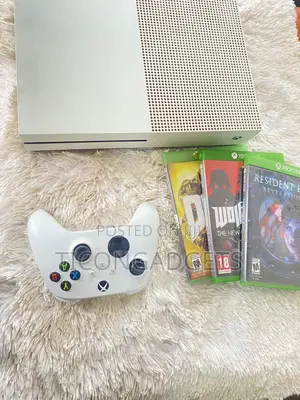 Xbox One S With One Pad and 2 Cd Games