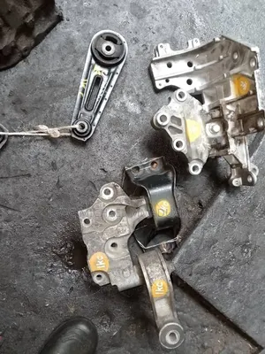 Nissan Rouge Engine Mounting Complete Set