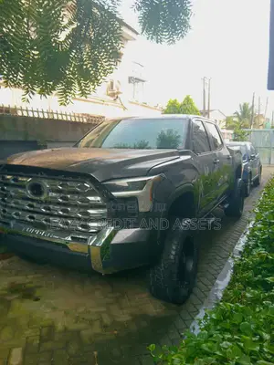 Toyota Tundra SR CrewMax 5.5' Bed 2023 Gray