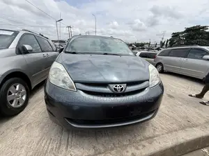 Toyota Sienna LE 8 Passenger 2010 Gray