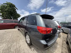 Toyota Sienna LE 8 Passenger 2010 Gray