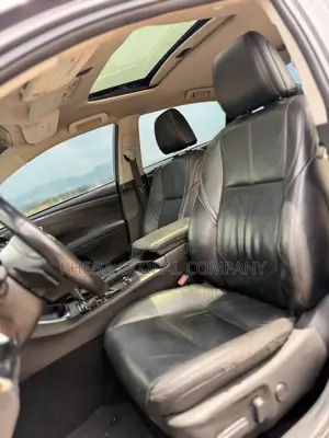 Toyota Avalon XLE FWDSedan (3.6L 6cyl 6A) 2016 Gray