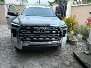 Toyota Tundra 2025 White