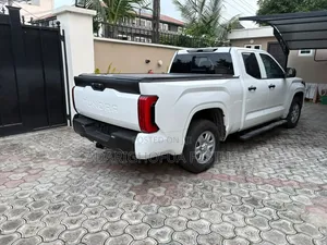 Toyota Tundra 2025 White