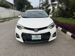 Toyota Corolla S 4dr Sedan (1.8L 4cyl CVT) 2016 White