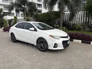 Toyota Corolla S 4dr Sedan (1.8L 4cyl CVT) 2016 White