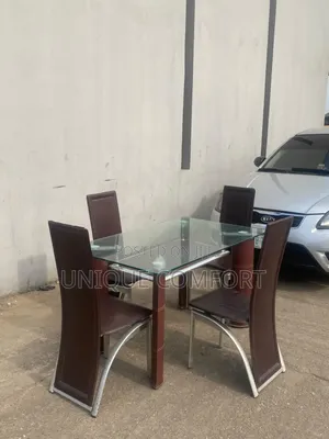 Top Quality 4 Seaters Glass Top Dining