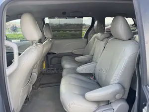 Toyota Sienna LE 8 Passenger 2012 Silver