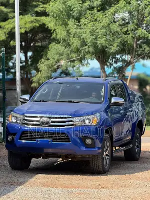 Toyota Hilux 2021 Blue