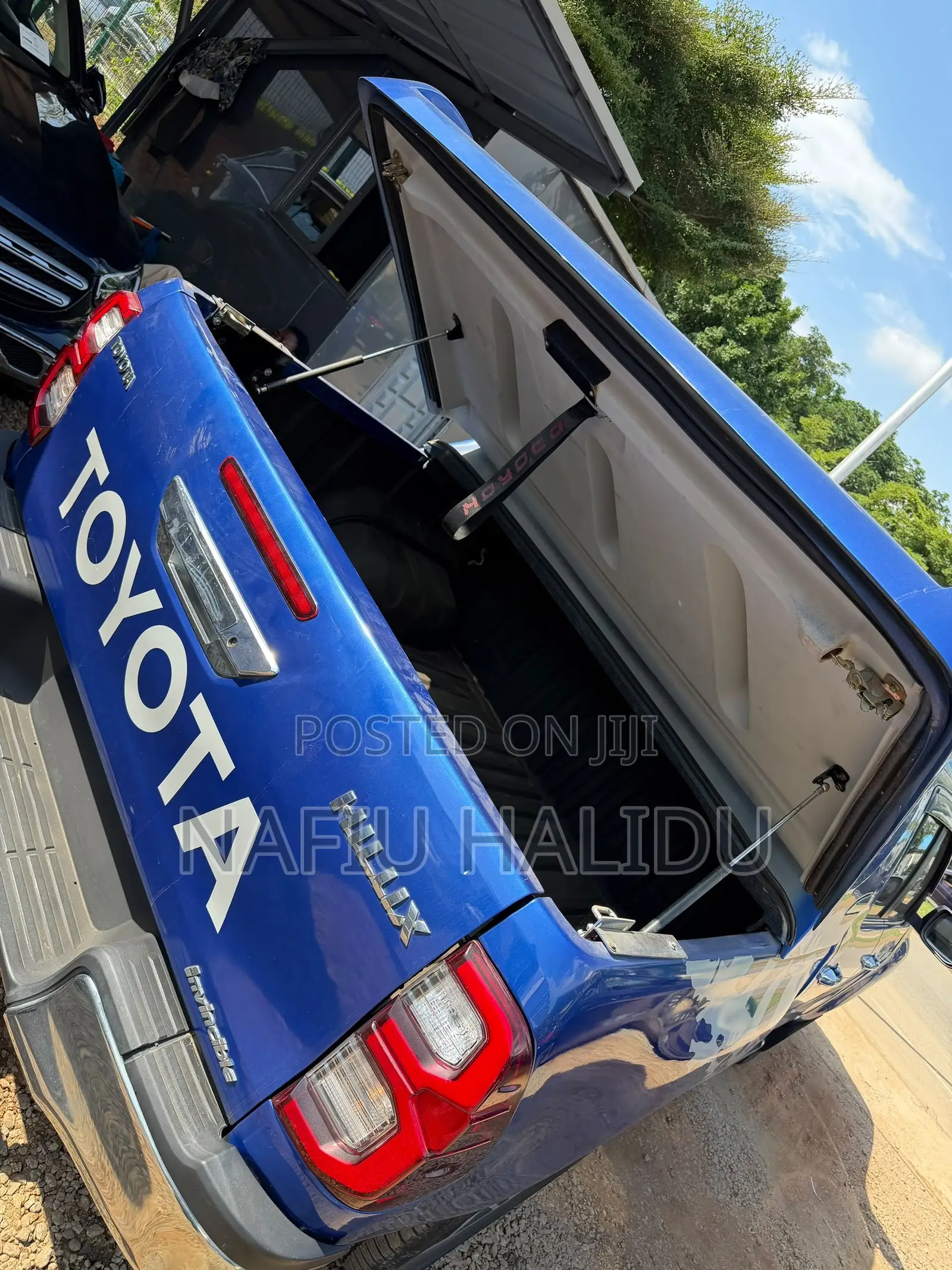 Toyota Hilux 2021 Blue