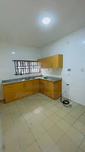 3bdrm Apartment in Lekki Phase 1 for rent
