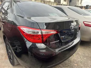 Toyota Corolla LE Plus 4dr Sedan (1.8L 4cyl CVT) 2015 Black
