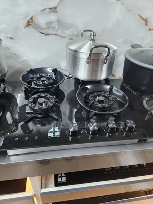 4-Burner Gas Cooker With in-Built Cooktop