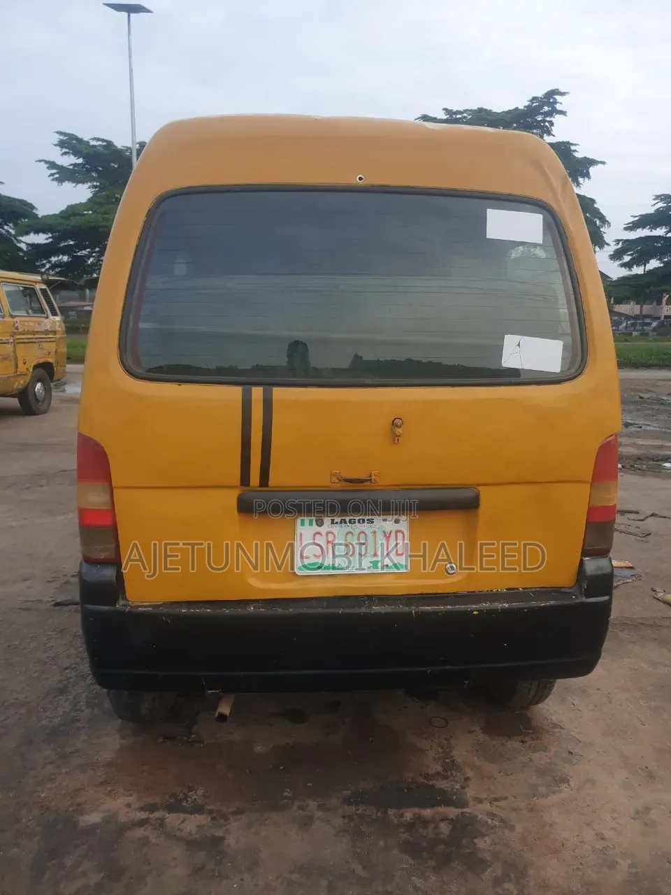 Suzuki APV Minibus 2010 Yellow